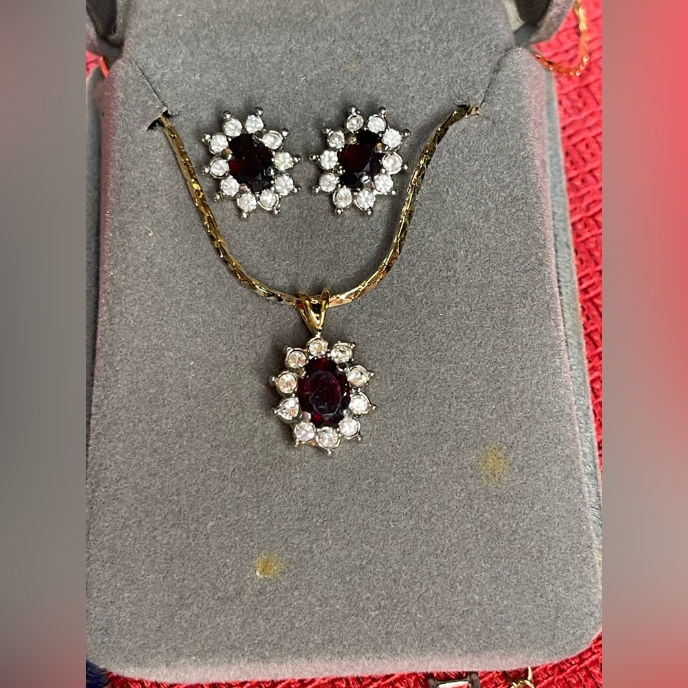 Vintage Genuine garnet Arlene Dahi necklace & earrings set in box